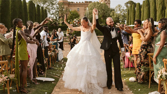 Seasonal Adaptability of Emerald Green Bridesmaid Dresses: Adding Freshness and Richness to Wedding Celebrations