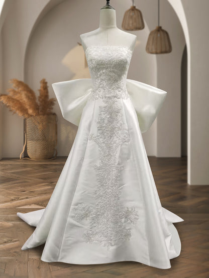 A-Line/Princess Strapless Sleeveless Applique Wedding Dresses