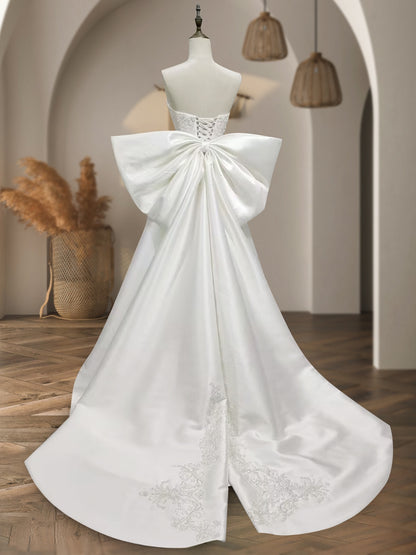 A-Line/Princess Strapless Sleeveless Applique Wedding Dresses