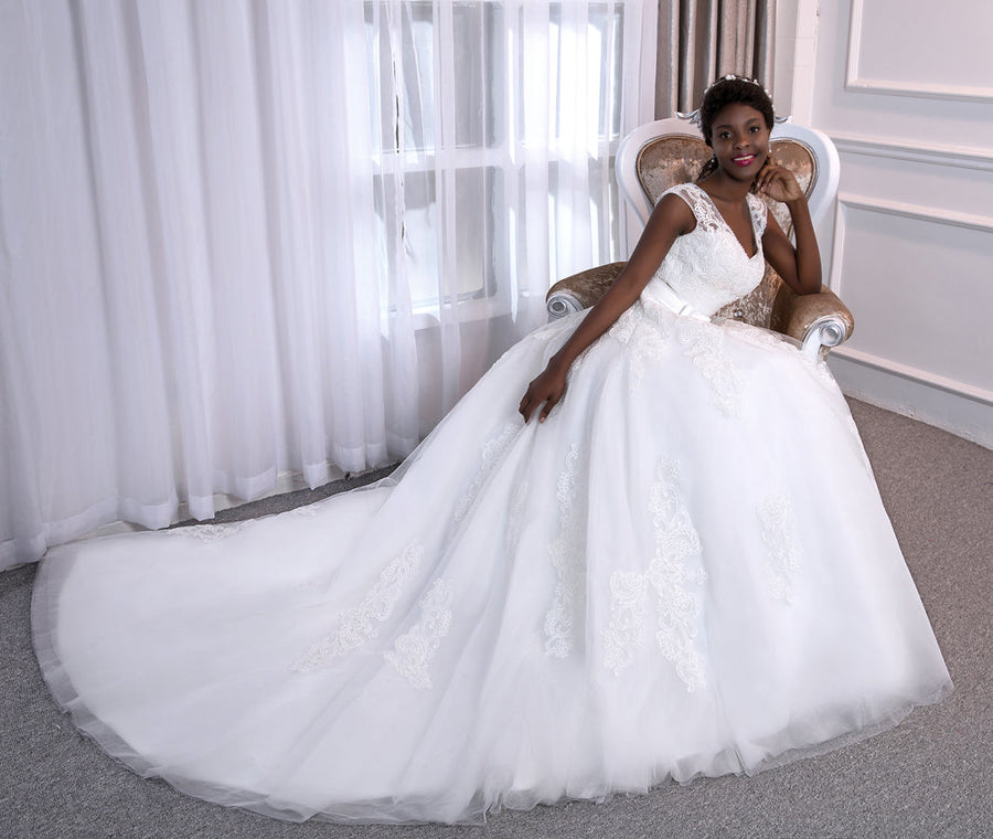 V-Neck Sleeveless Tulle Ball Gown Wedding Dresses with Belt & Appliques