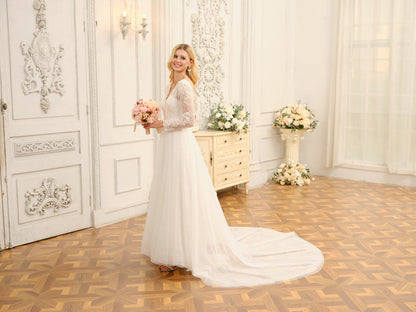 A-Line/Princess V-Neck Long Lace Wedding Dresses with Appliques & Long Sleeves