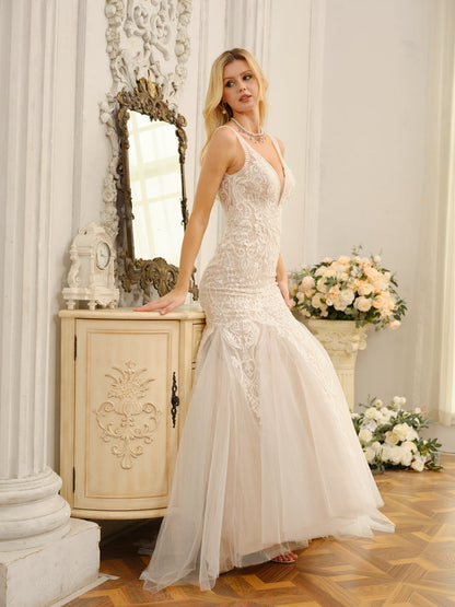 Trumpet/Mermaid V-Neck Sleeveless Long Wedding Dresses with Appliques