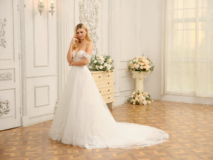 Off-the-Shoulder Sleeveless Long Tulle Wedding Dresses with Appliques